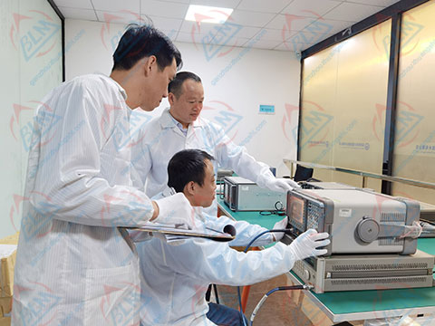 无线电仪器校准实验室