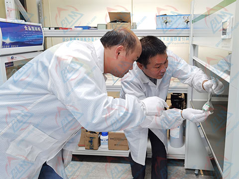 化学仪器校准图片