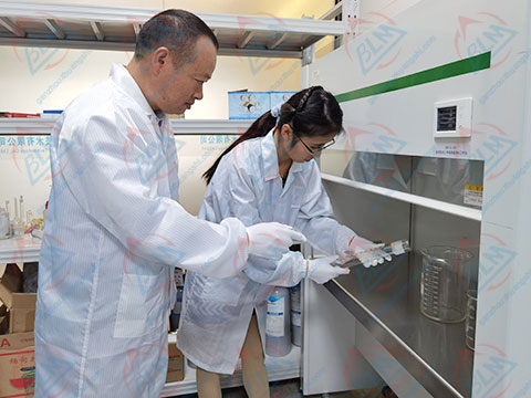 化学仪器校准图片